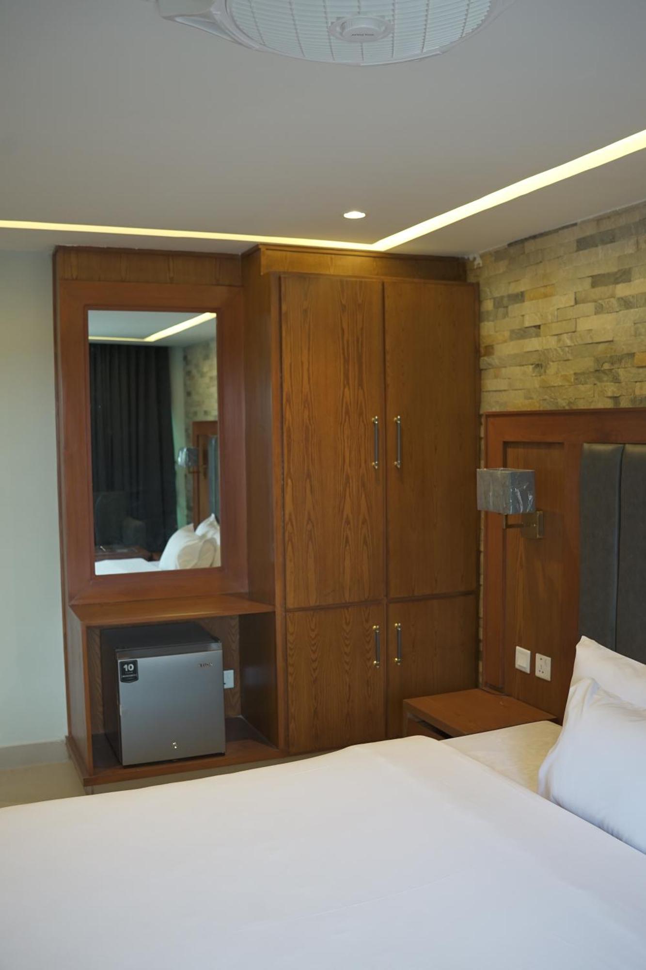 Move-N-Pick Murree Exterior photo